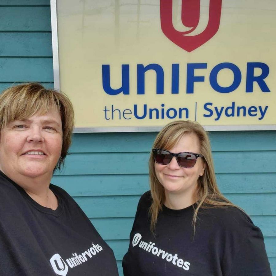 two women wearing Unifor votes t-shirts