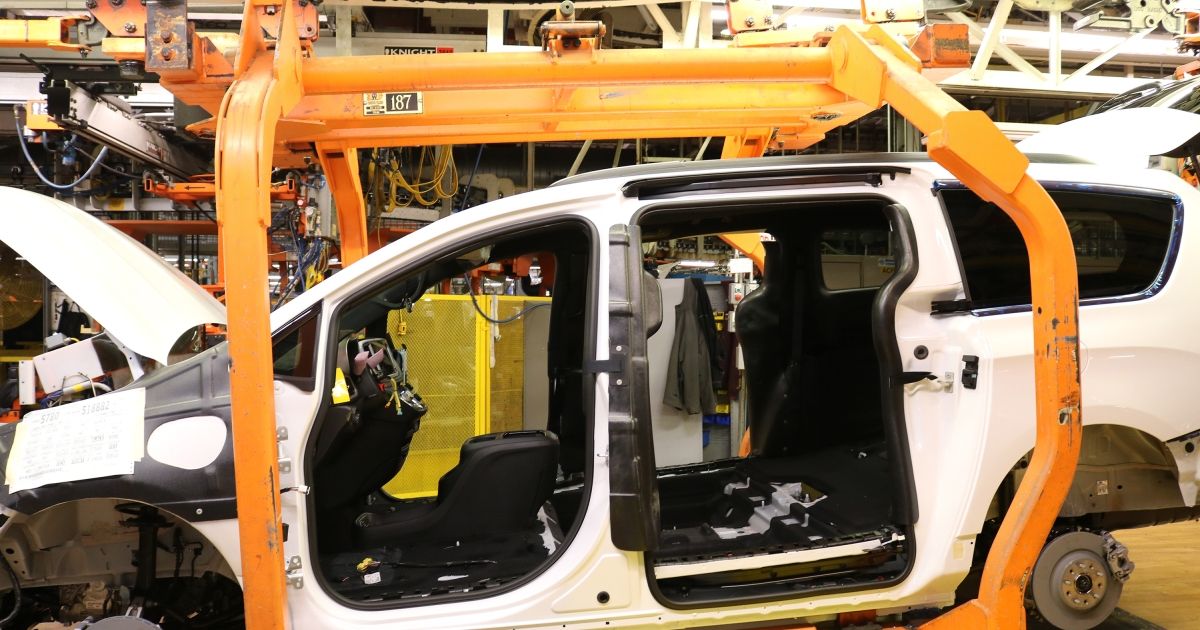 UAW Backs Trump Tariffs Amid Looming Layoffs in Auto Sector
