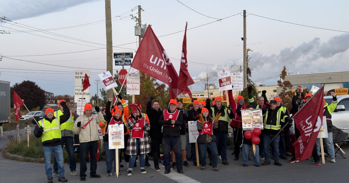 Autobus Venise workers on strike over wages and guaranteed hours | Unifor